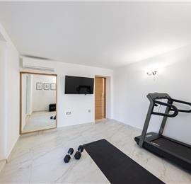 5 bedroom beachfront villa with pool on Ciova Island, Trogir, sleeps 12